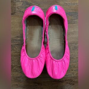 Tieks Patent Leather Ballet Flats in Pop Pink, Size 8